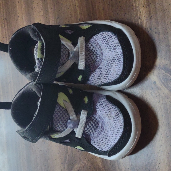 Nike baby size 6 - Picture 2 of 3